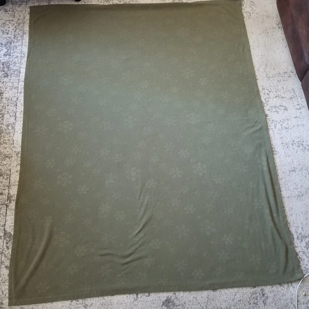 Plaid Green Patchwork Holiday Pillow & Throw Set Snowflake Fleece Quilted Winter
